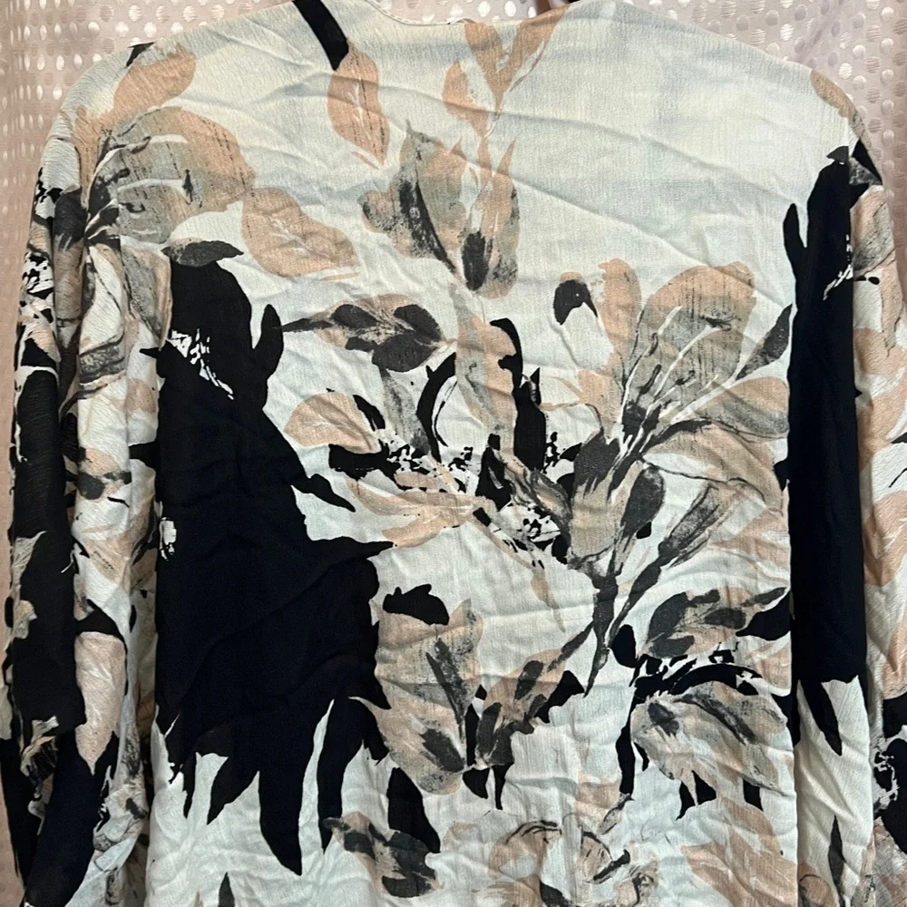 Vince Camuto floral printed kimono cardigan Topper wrap/ coverup/ scarf